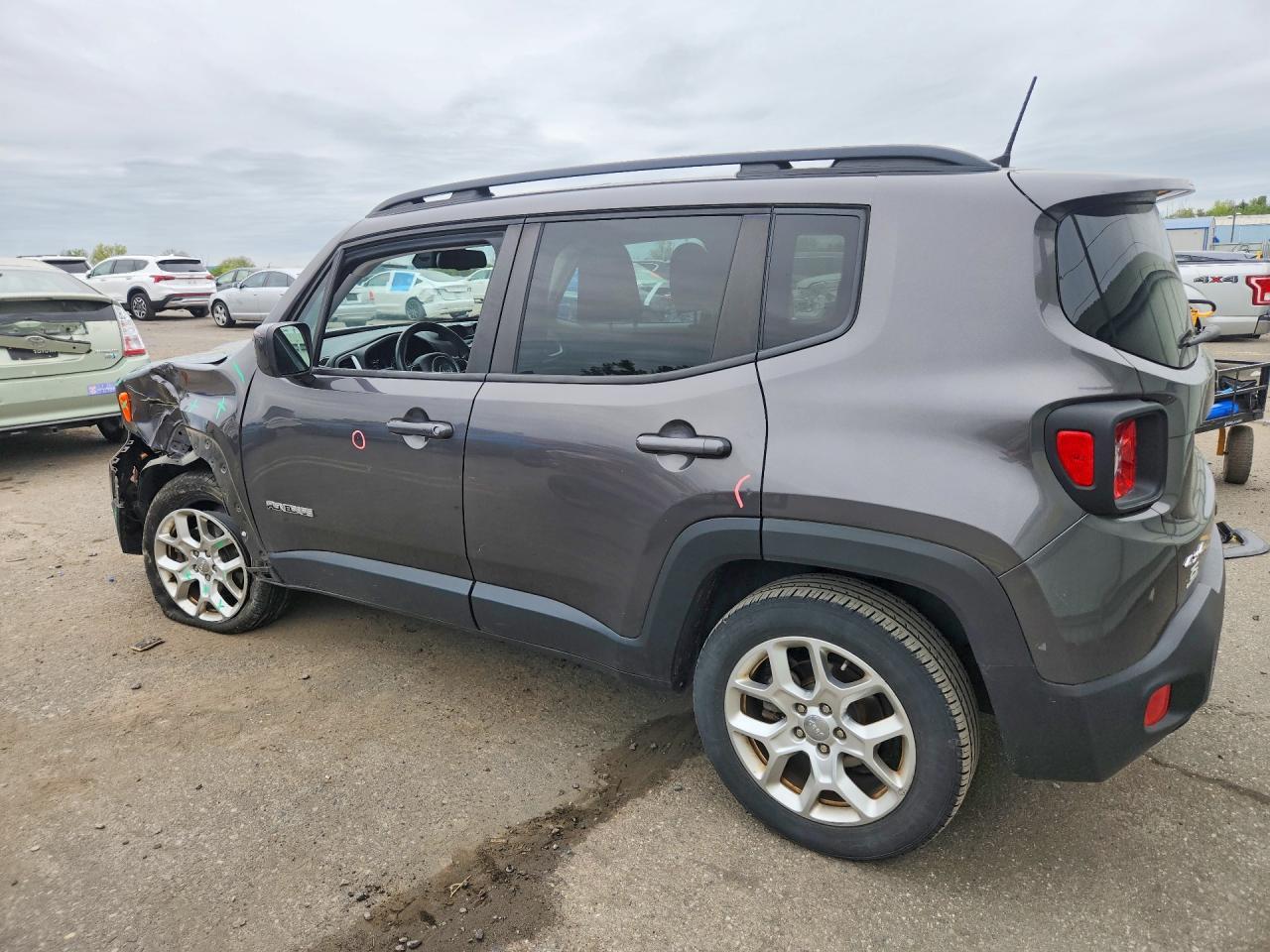 2018 Jeep Renegade Latitude - zdjęcie 2