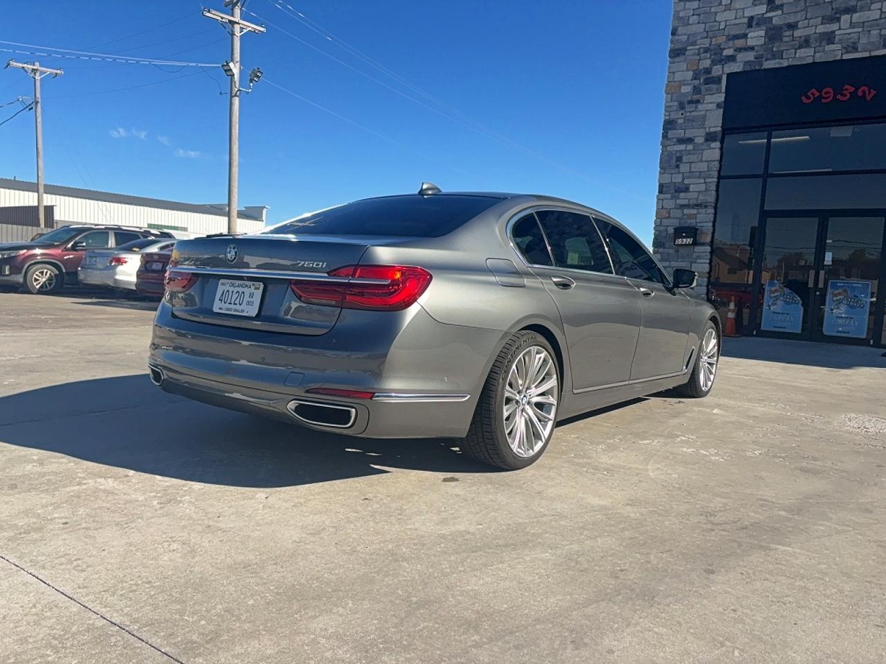 2016 BMW 750 Xi - zdjęcie 4