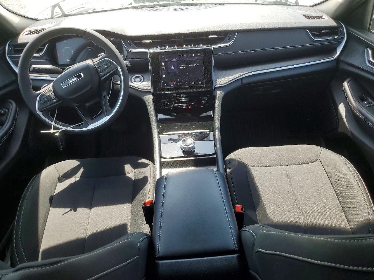 2025 Jeep Grand Cherokee Laredo - zdjęcie 8
