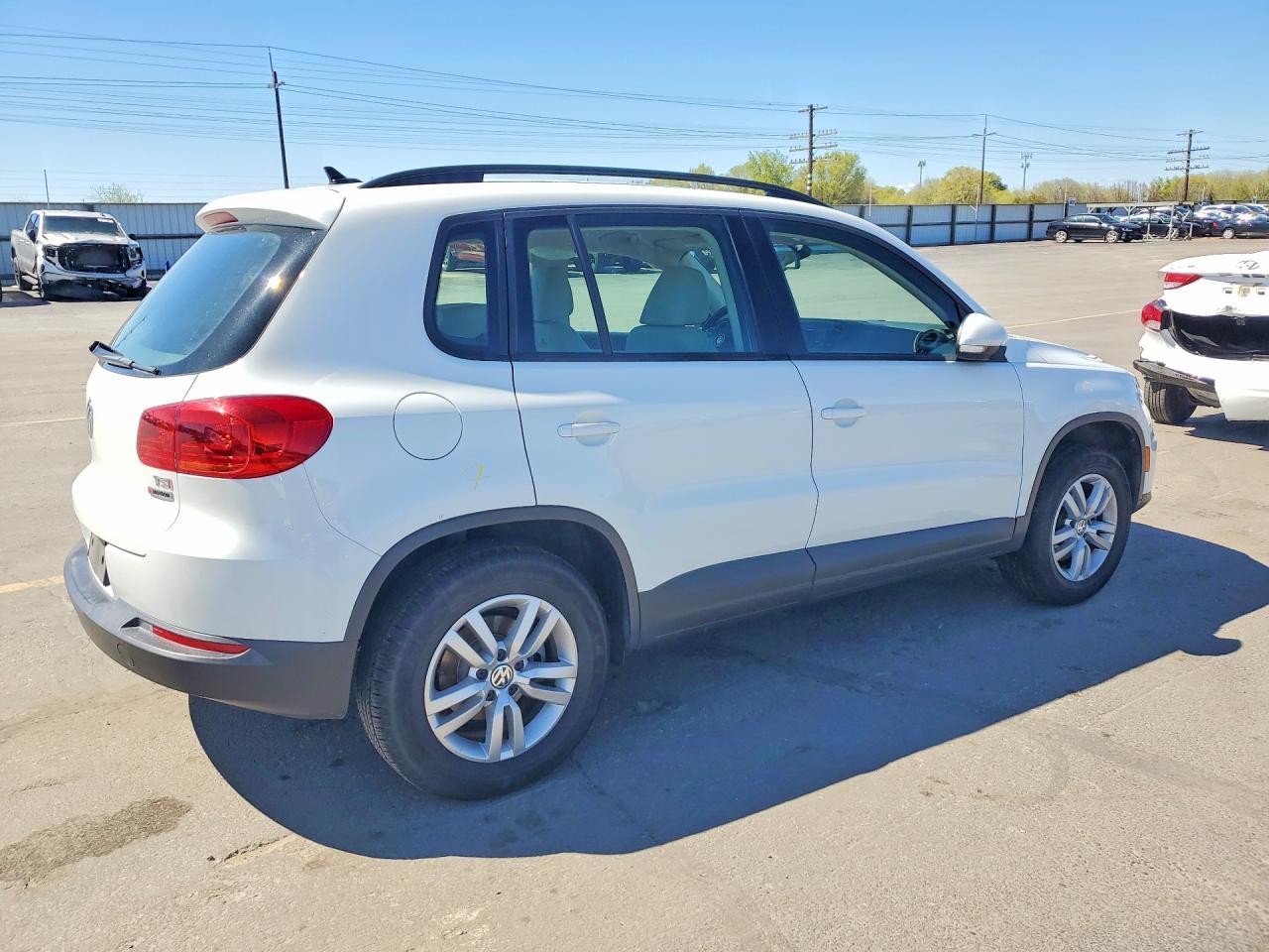 2017 Volkswagen Tiguan S - zdjęcie 3