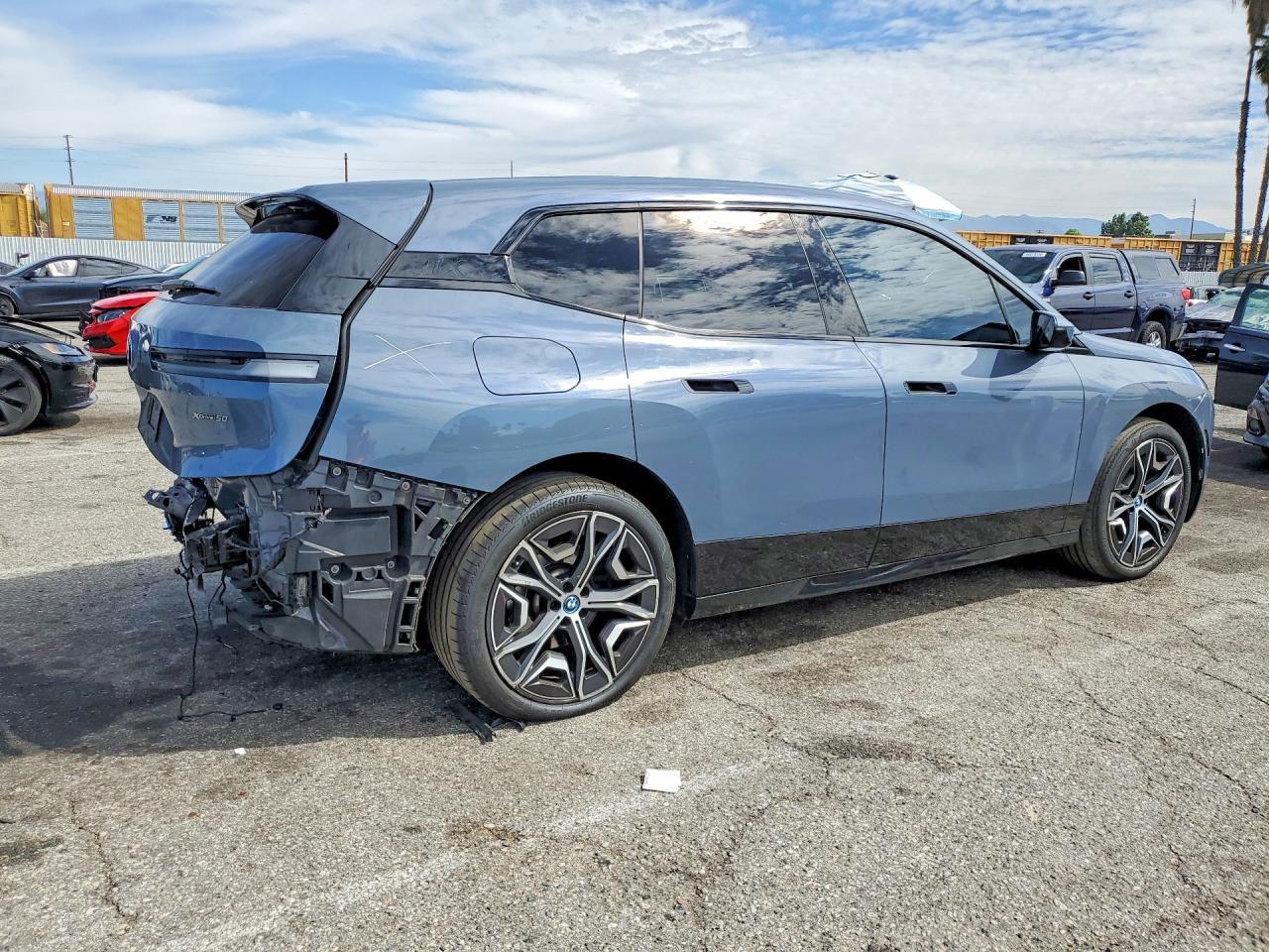 2024 BMW Ix xDrive50 - zdjęcie 3