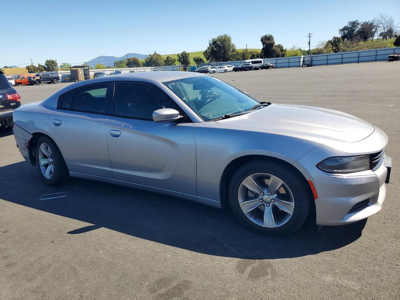 2015 Dodge Charger Sxt - zdjęcie 4