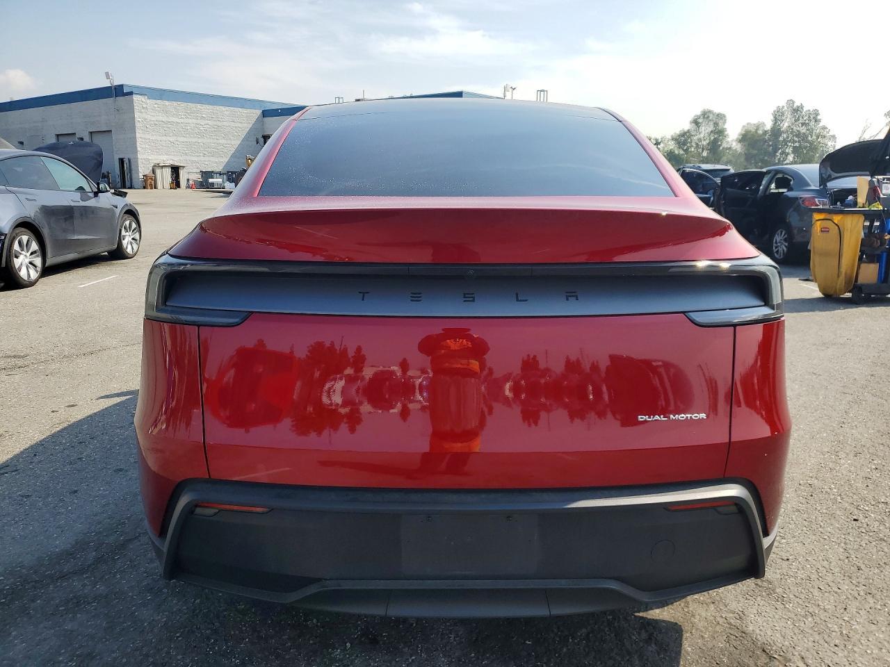 2026 Tesla Model Y - zdjęcie 6