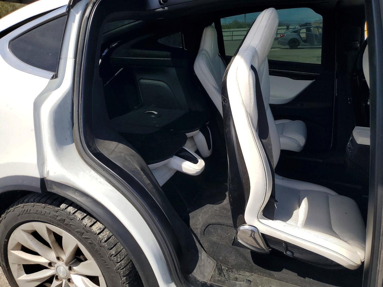 2016 Tesl Model X - zdjęcie 11