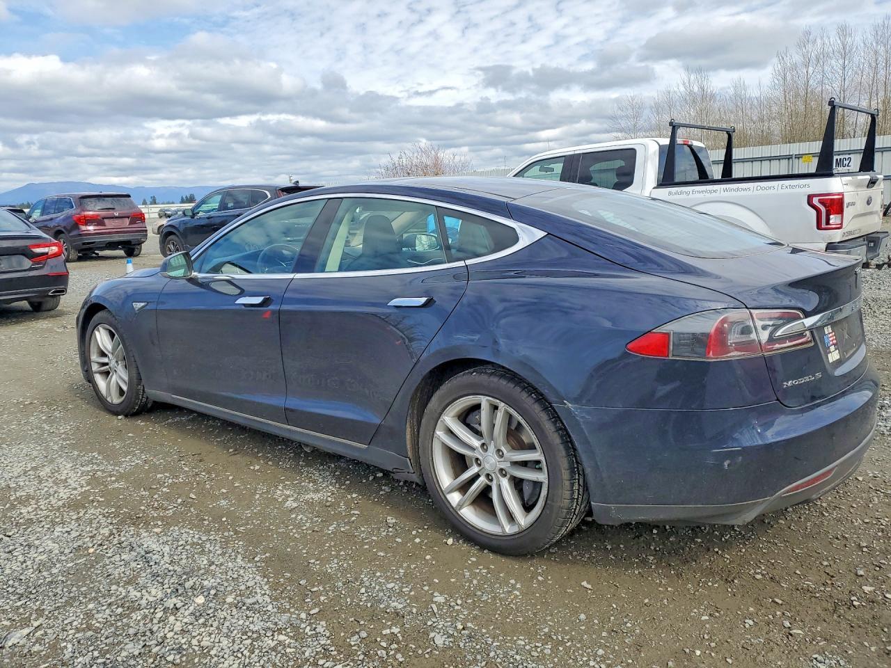2013 Tesla Model S - zdjęcie 2