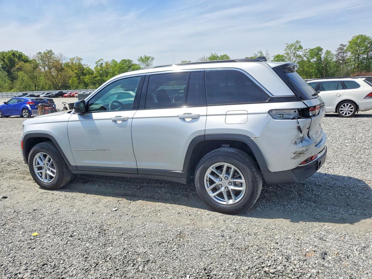 2025 Jeep Grand Cherokee Laredo - zdjęcie 2