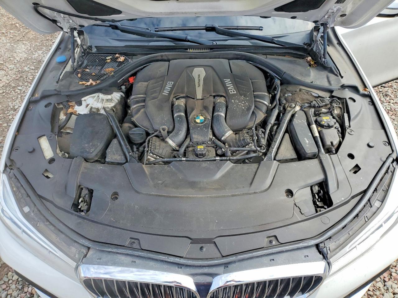 2016 BMW 750 Xi - zdjęcie 11