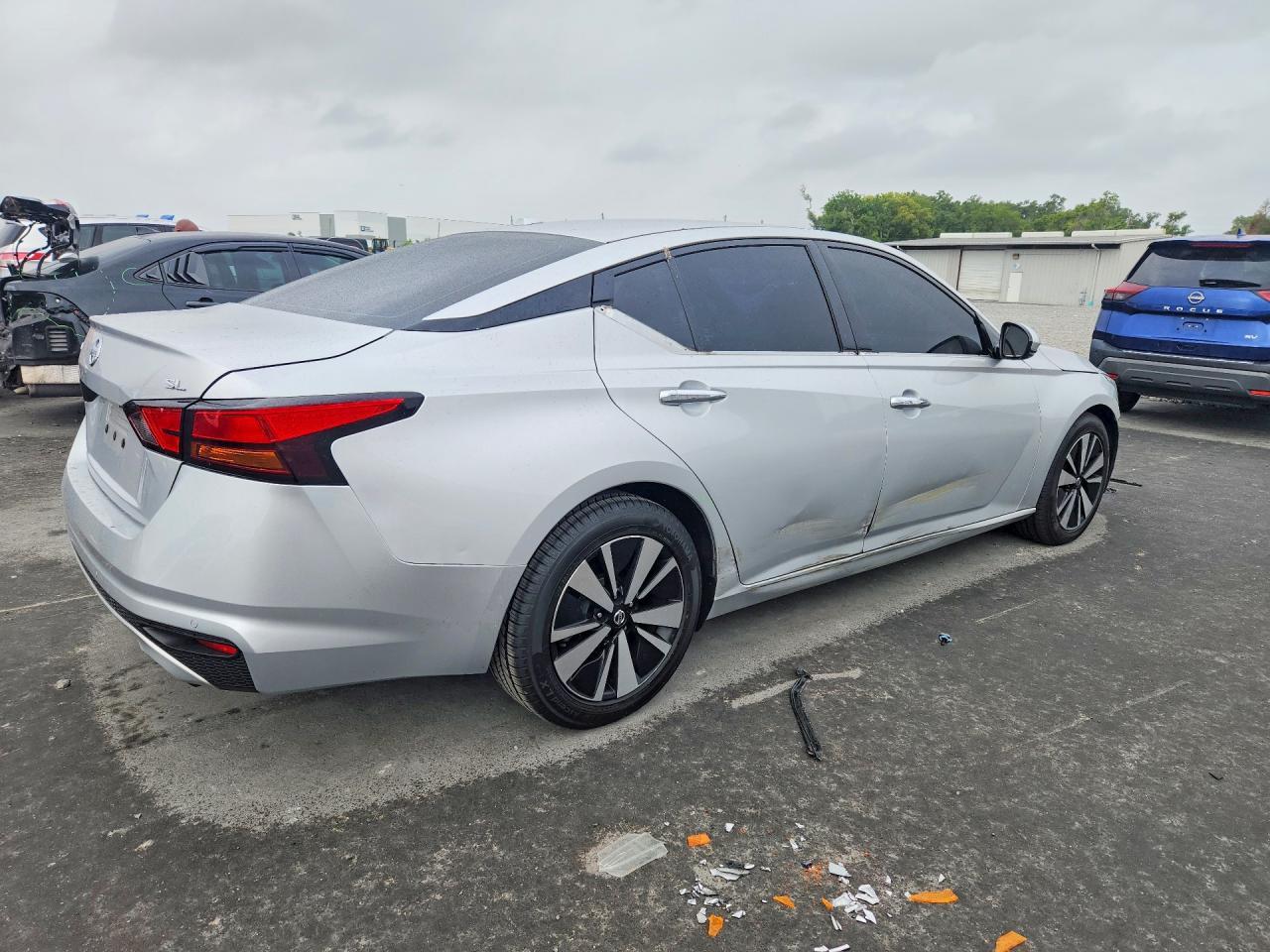 2020 Nissan Altima Sl - zdjęcie 3