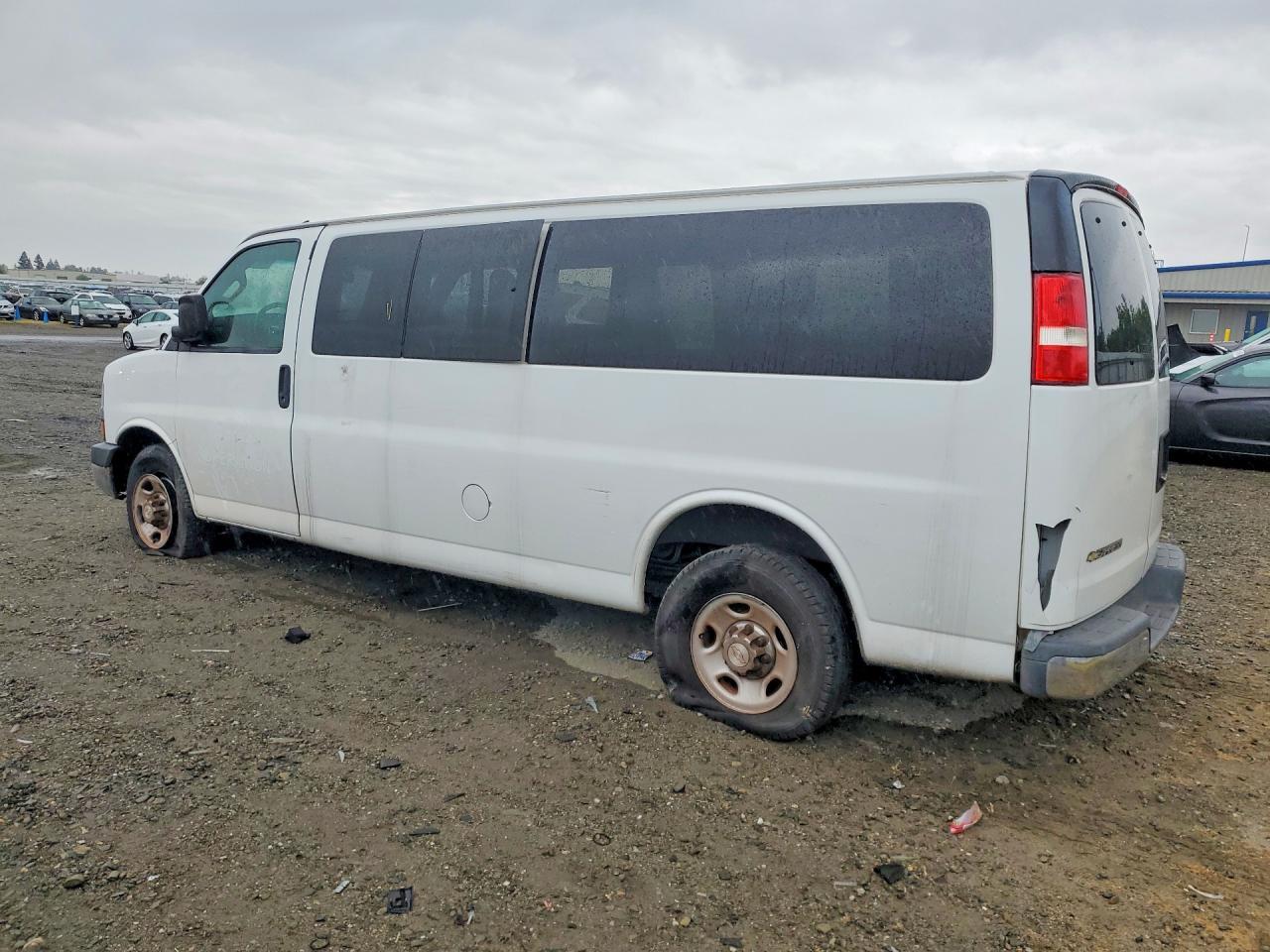 2018 Chevrolet Express G3500 Lt - zdjęcie 2