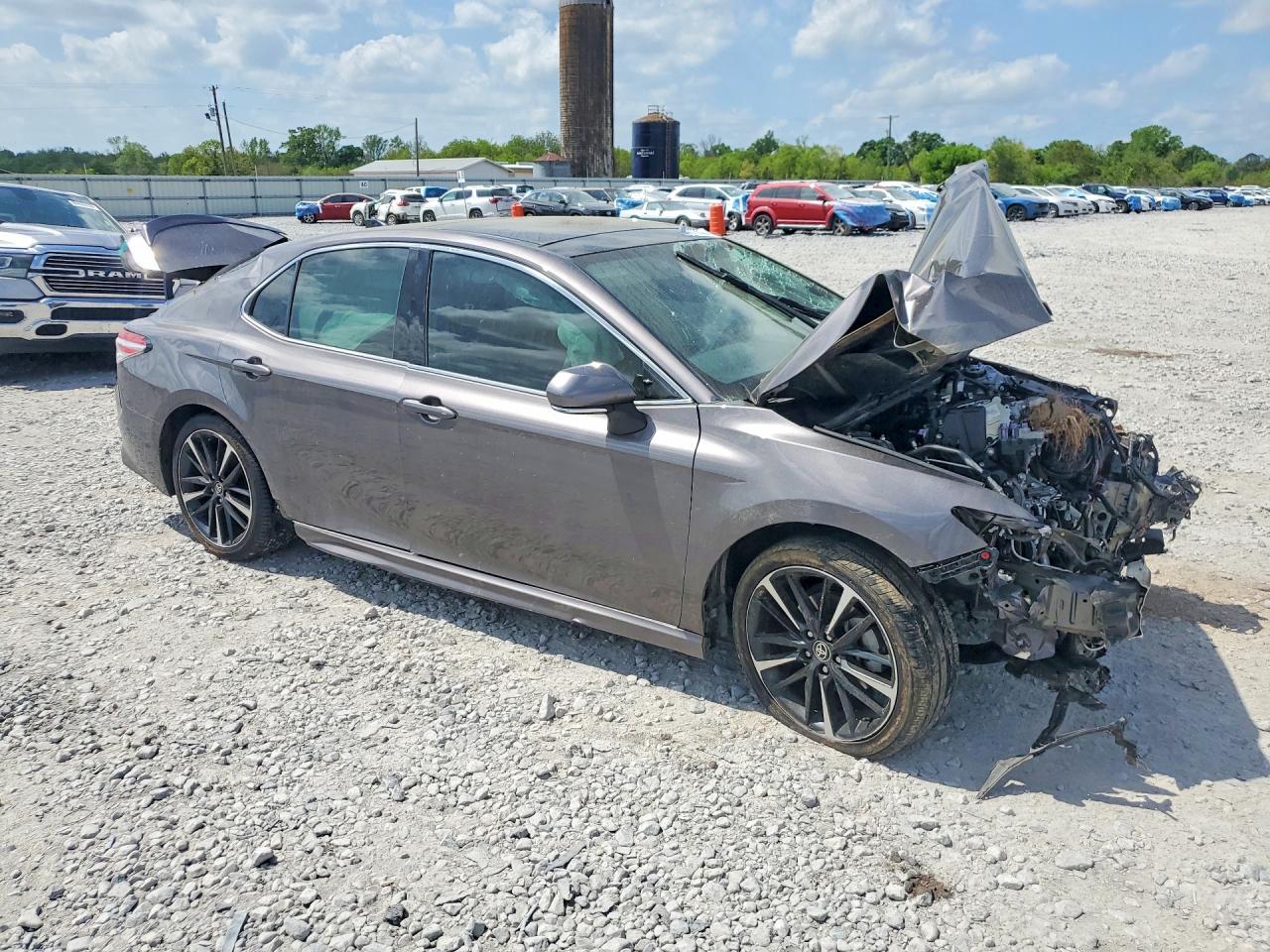2020 Toyota Camry Xse - zdjęcie 4
