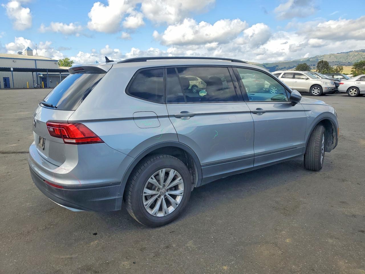 2020 Volkswagen Tiguan S - zdjęcie 3