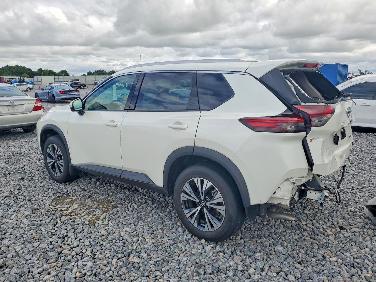 2021 Nissan Rogue Sv - zdjęcie 2