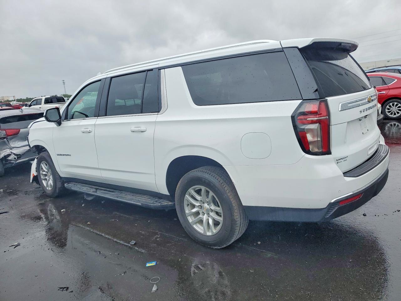 2023 Chevrolet Suburban C1500 Lt - zdjęcie 2