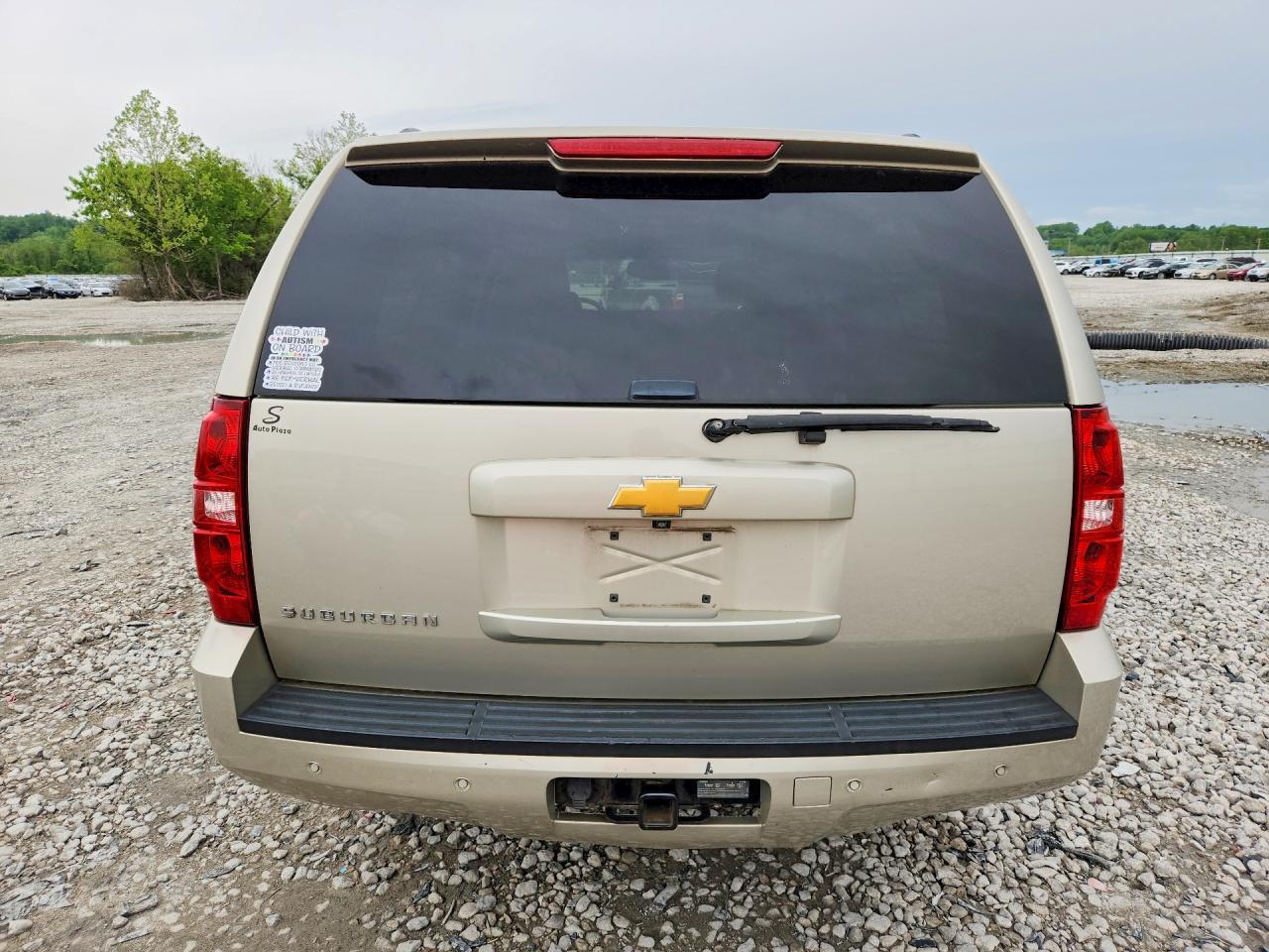 2014 Chevrolet Suburban C1500 Lt - zdjęcie 6