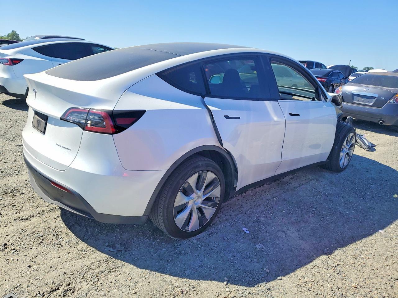 2024 Tesla Model Y - zdjęcie 3