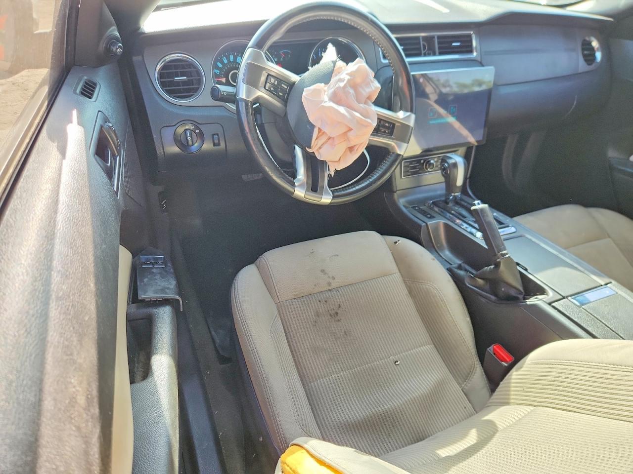 2014 Ford Mustang - zdjęcie 8