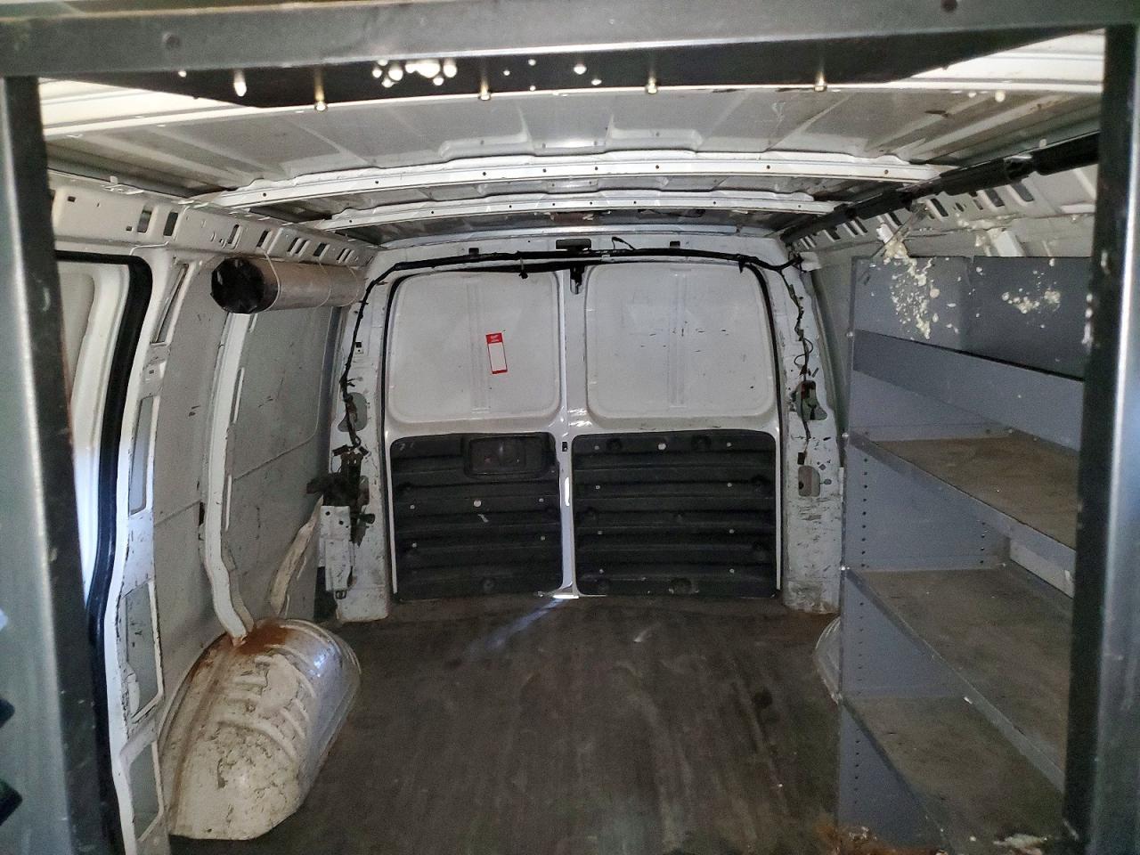 2013 Chevrolet Express G2500 - zdjęcie 10