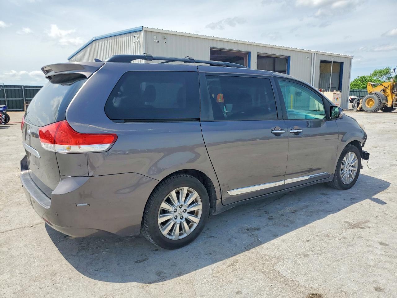 2013 Toyota Sienna Limited 7-Passenger - zdjęcie 3