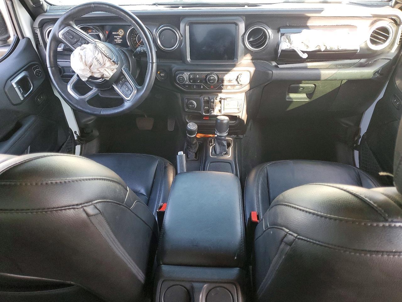 2023 Jeep Wrangler Sahara - zdjęcie 8