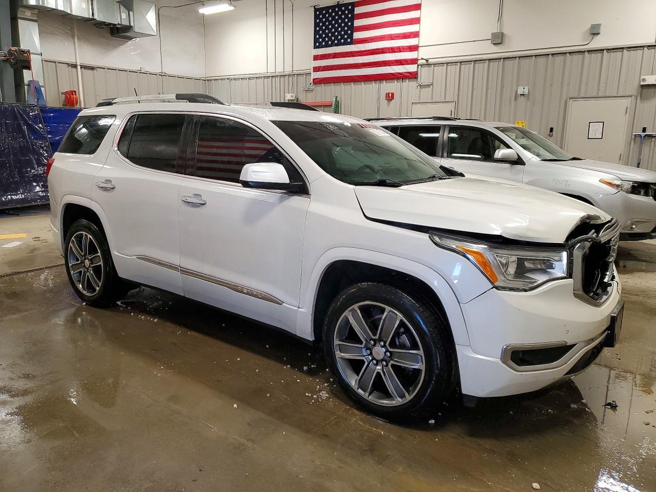 2017 GMC Acadia Denali - zdjęcie 4