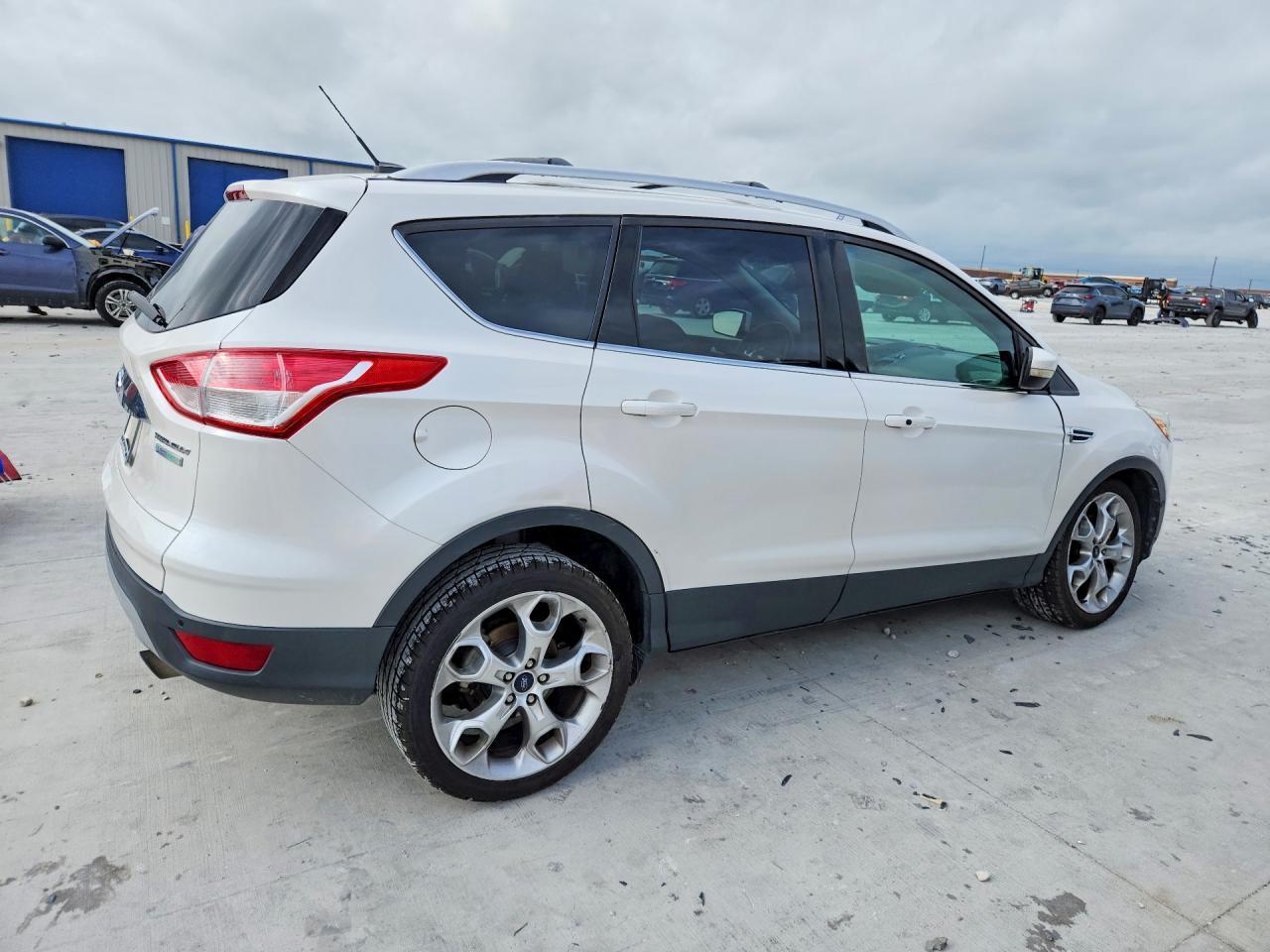 2016 Ford Escape Titanium - zdjęcie 3