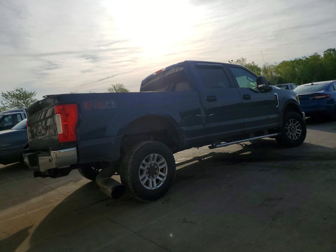 2017 Ford F250 Super Duty - zdjęcie 3