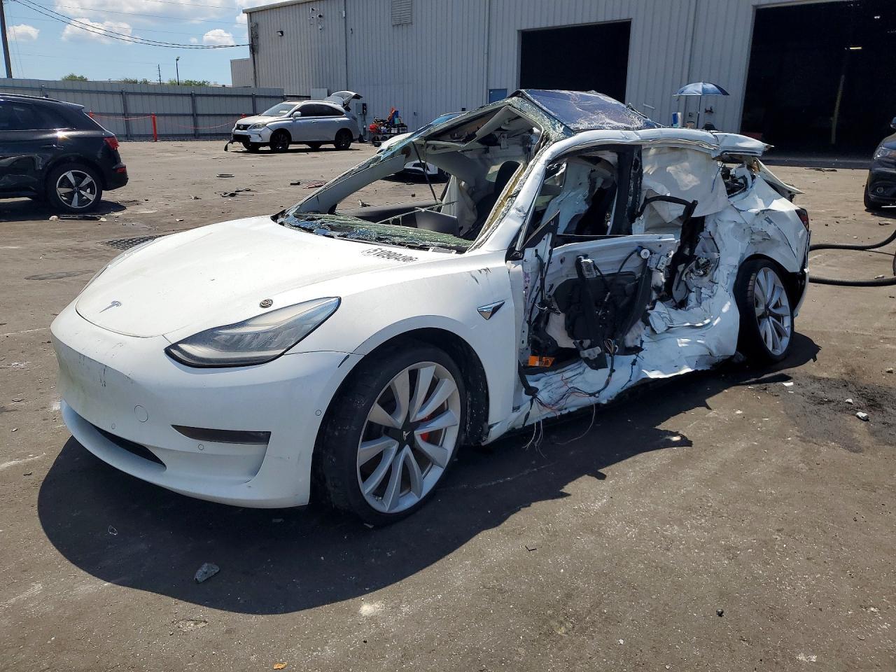 2018 Tesla Model 3 - zdjęcie główne