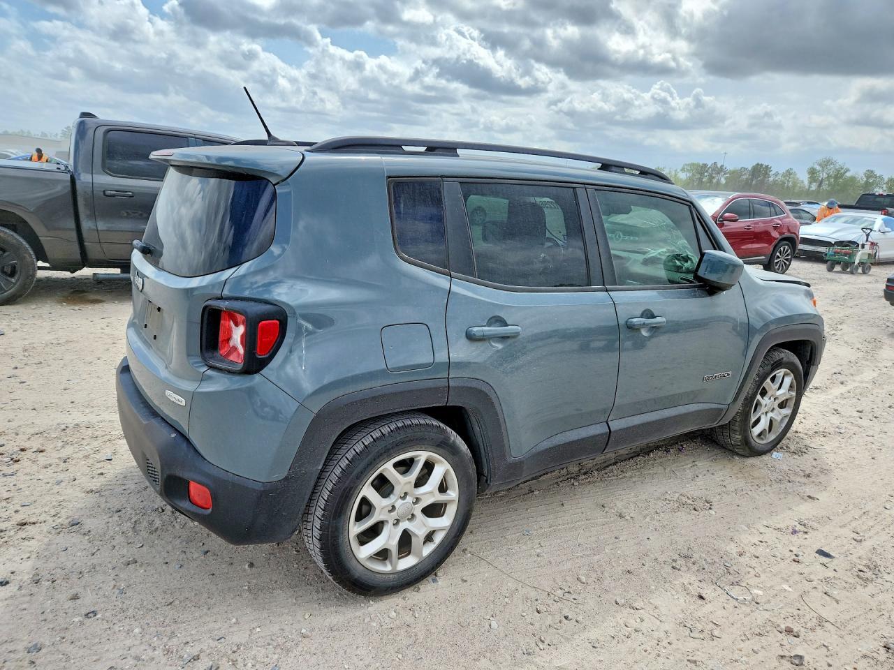 2017 Jeep Renegade Latitude - zdjęcie 3