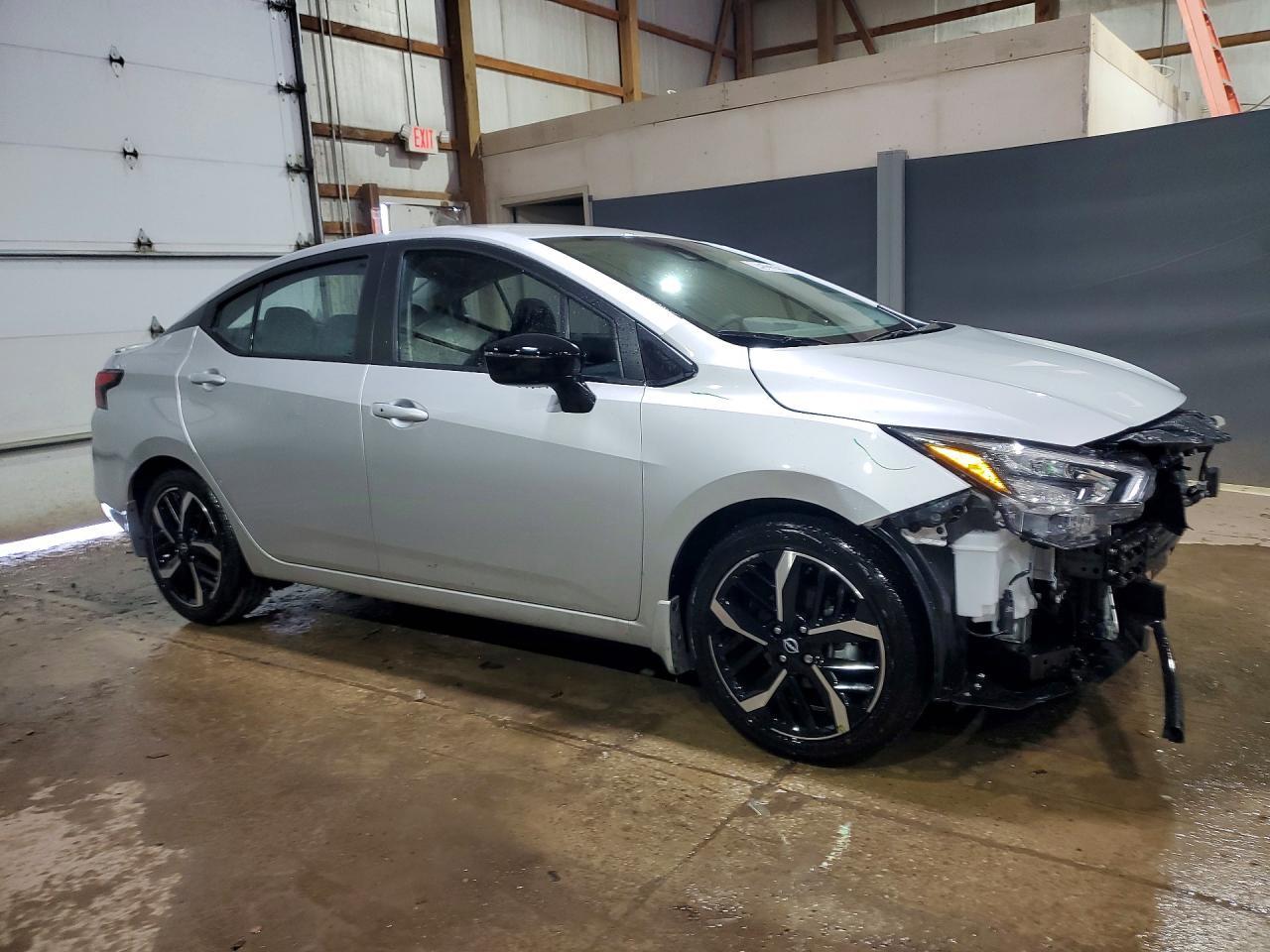 2025 Nissan Versa Sr - zdjęcie 4