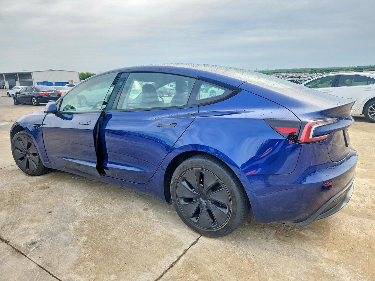 2025 Tesla Model 3 - zdjęcie 2