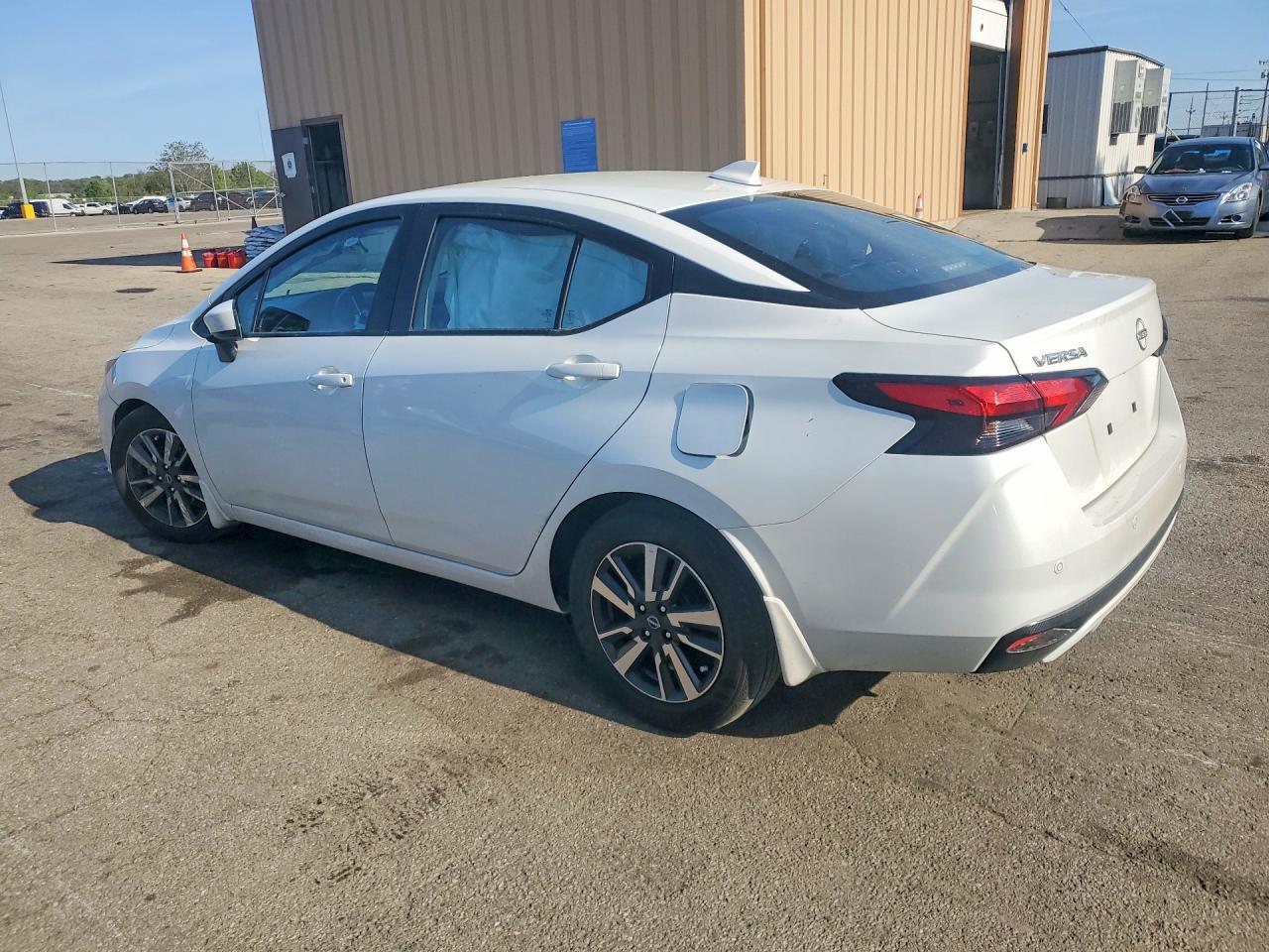 2025 Nissan Versa Sv - zdjęcie 2