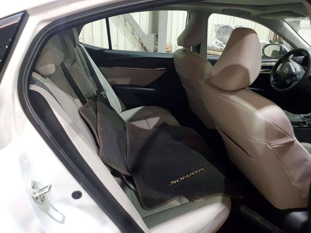 2025 Toyota Camry Le - zdjęcie 10