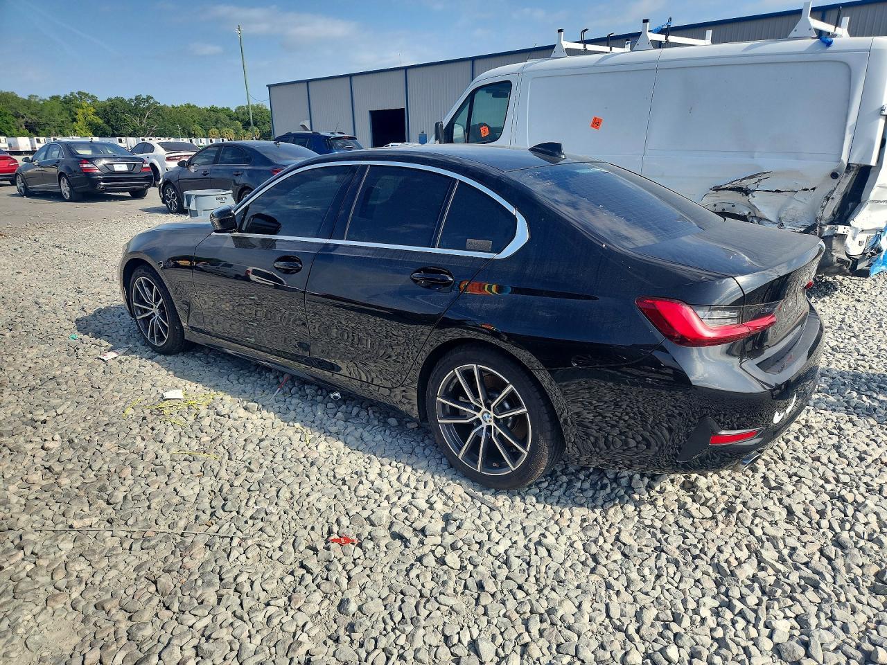 BMW Seria 3 - zdjęcie 2