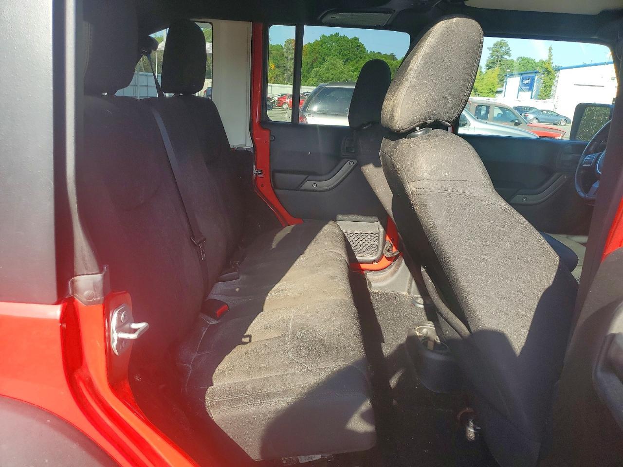 2016 Jeep Wrangler Unlimited Sport - zdjęcie 11