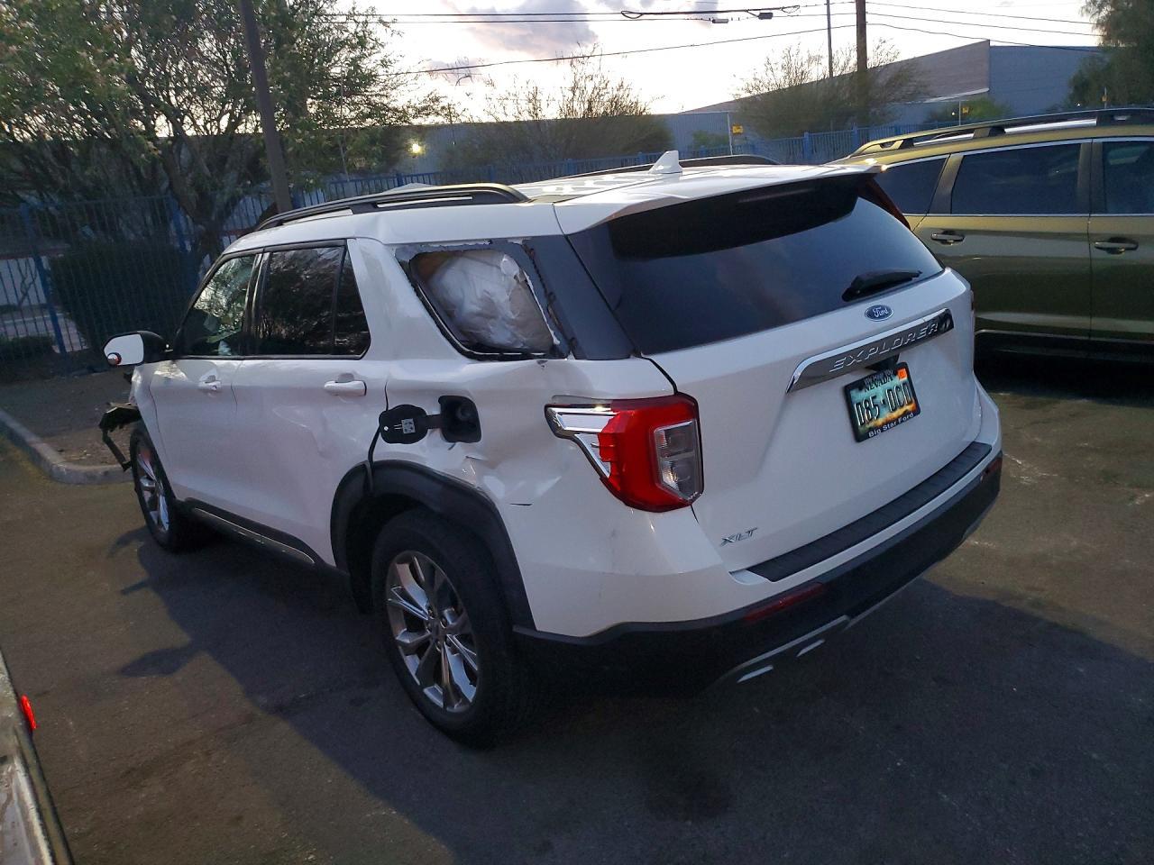 Ford Explorer - zdjęcie 2