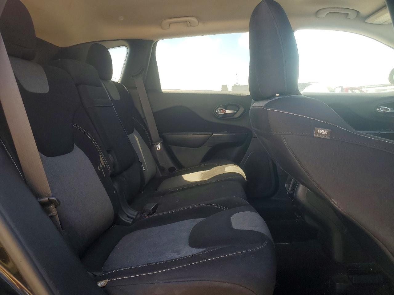 2014 Jeep Cherokee Latitude - zdjęcie 10