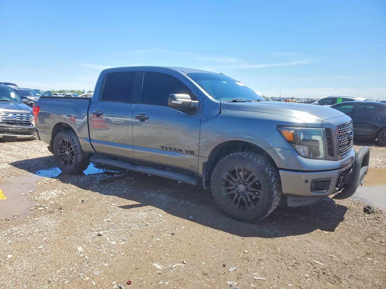 2018 Nissan Titan Sv - zdjęcie 4