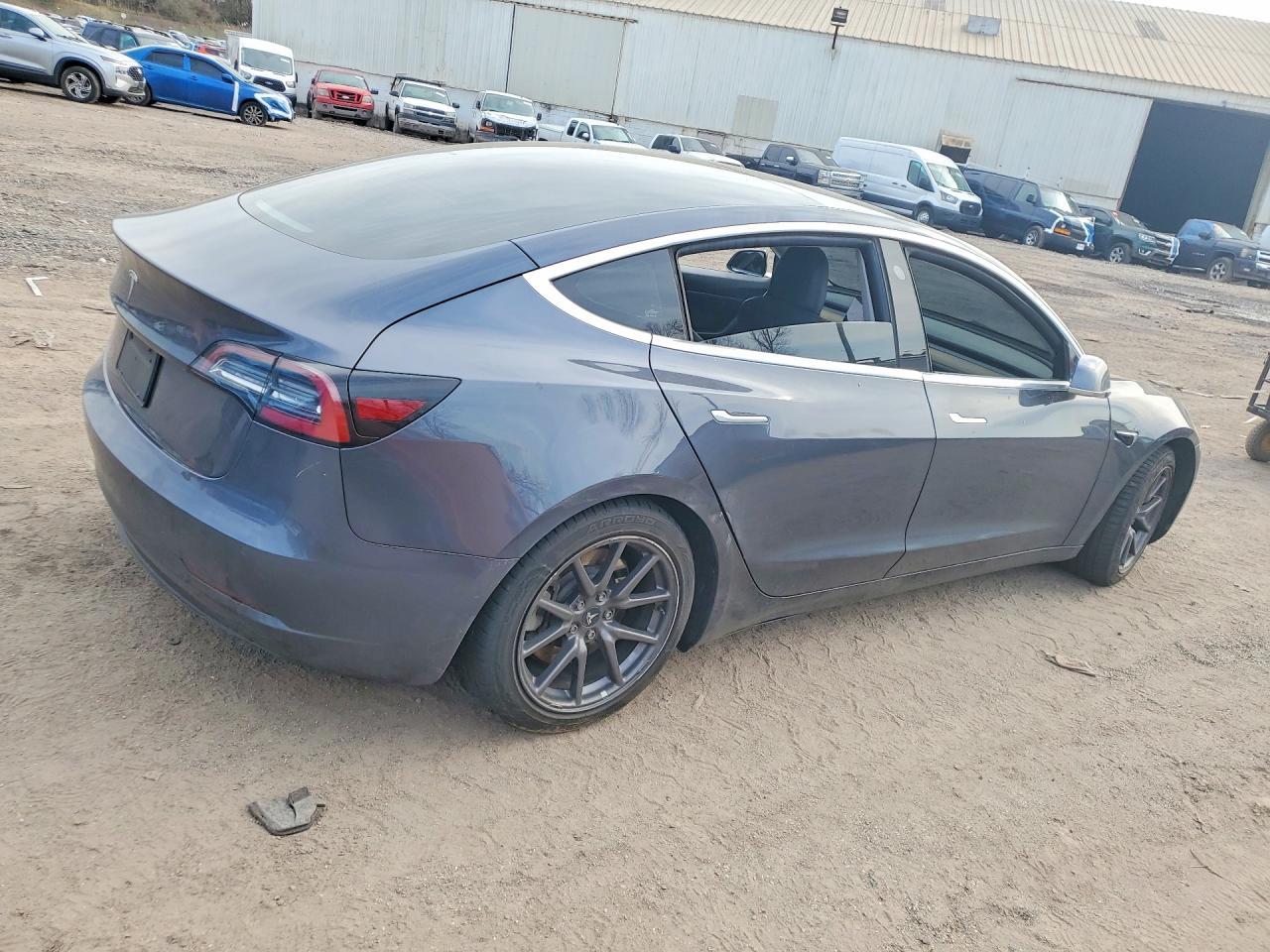 2020 Tesla Model 3 - zdjęcie 3