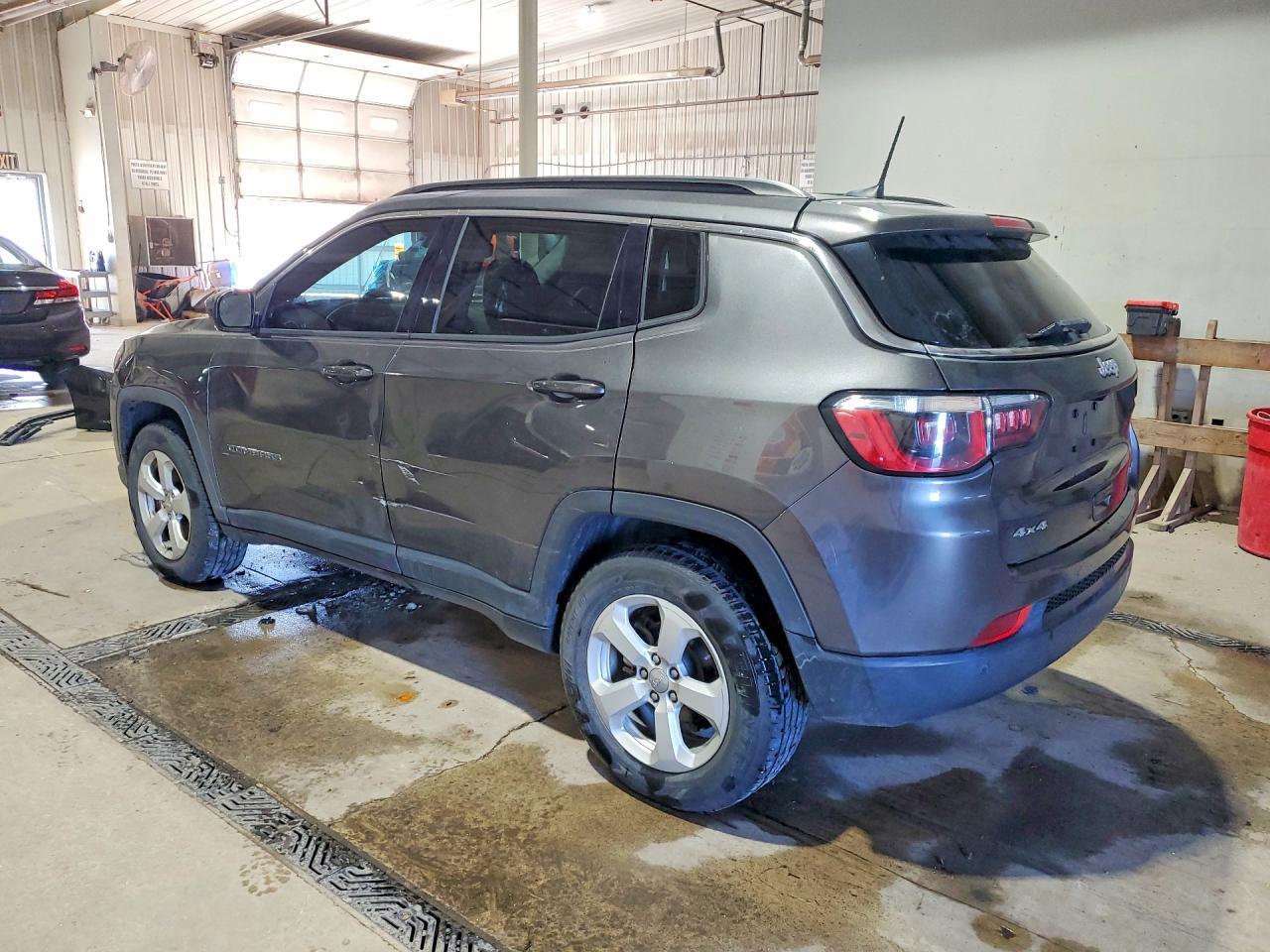 2018 Jeep Compass Latitude - zdjęcie 2