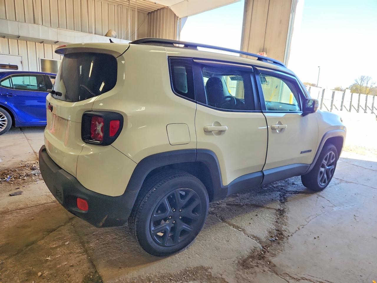 2017 Jeep Renegade Latitude - zdjęcie 3