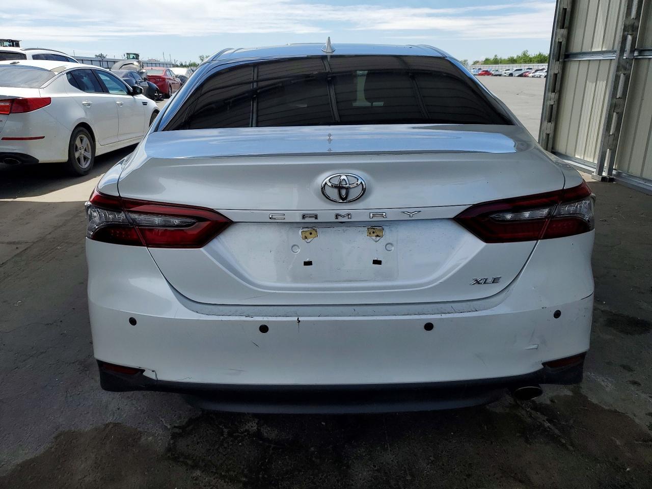 2021 Toyota Camry Xle - zdjęcie 6