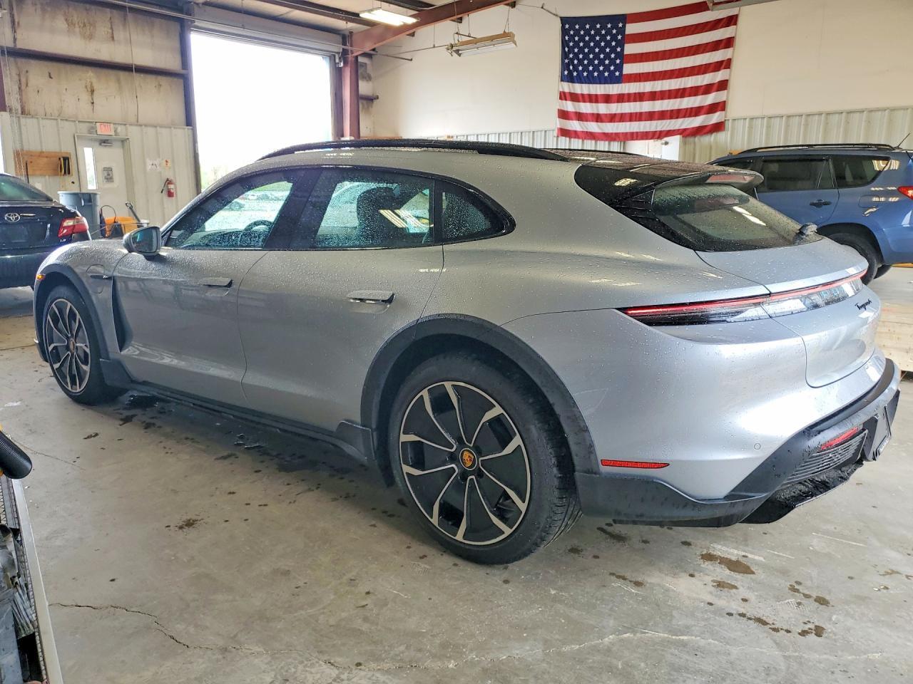 2022 Porsche Taycan Cross Turismo 4 - zdjęcie 2