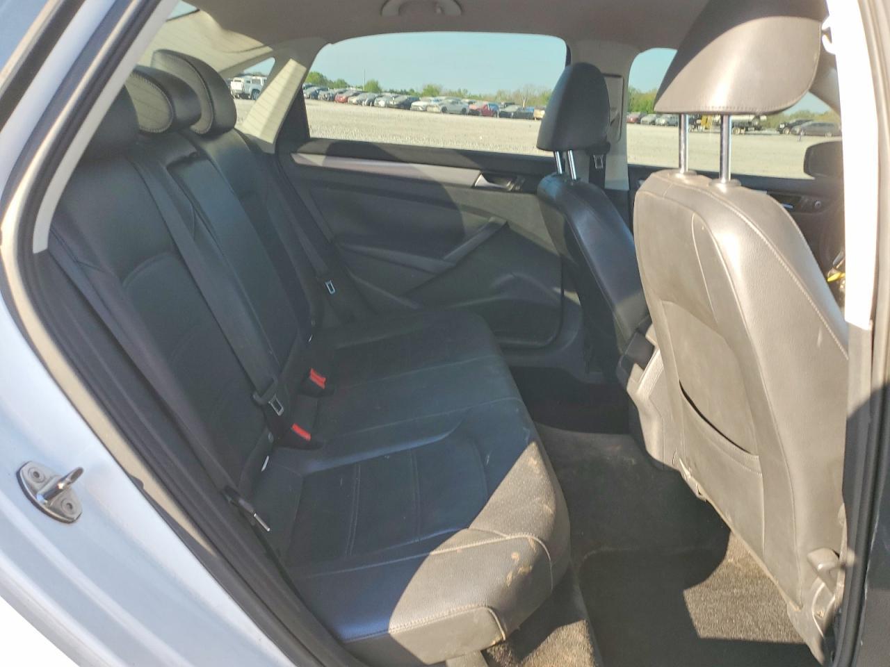 2014 Volkswagen Passat S - zdjęcie 10