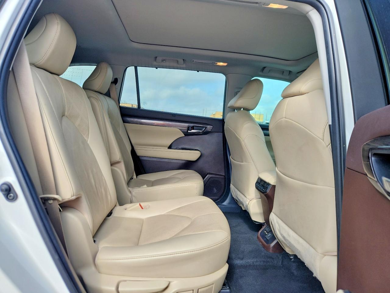 2021 Toyota Highlander Hybrid Platinum - zdjęcie 11