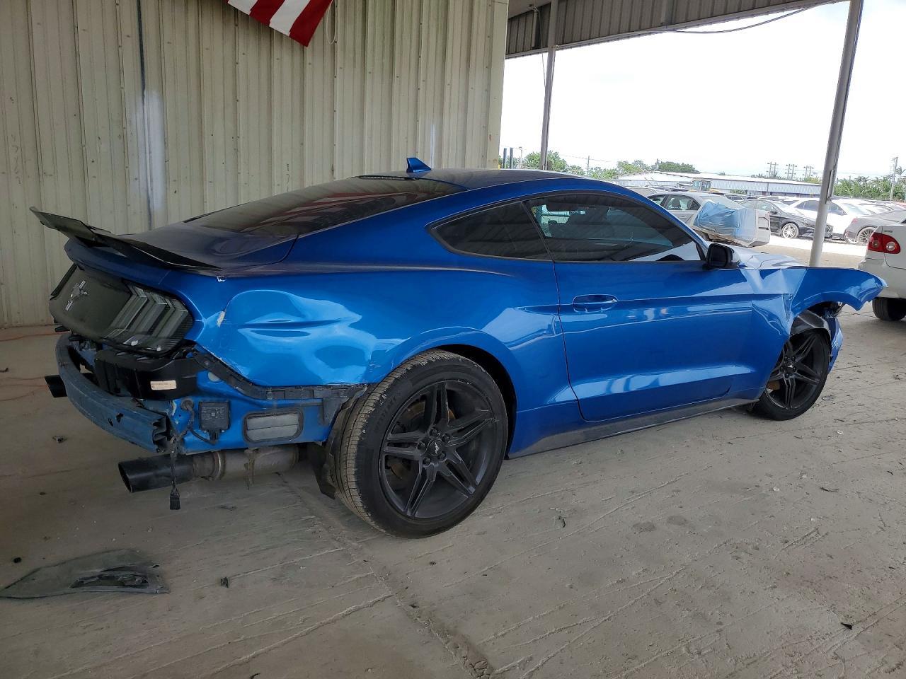 2021 Ford Mustang - zdjęcie 3
