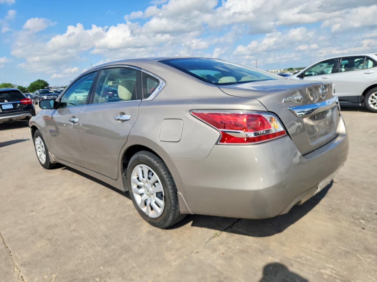 2015 Nissan Altima 2.5 S - zdjęcie 2