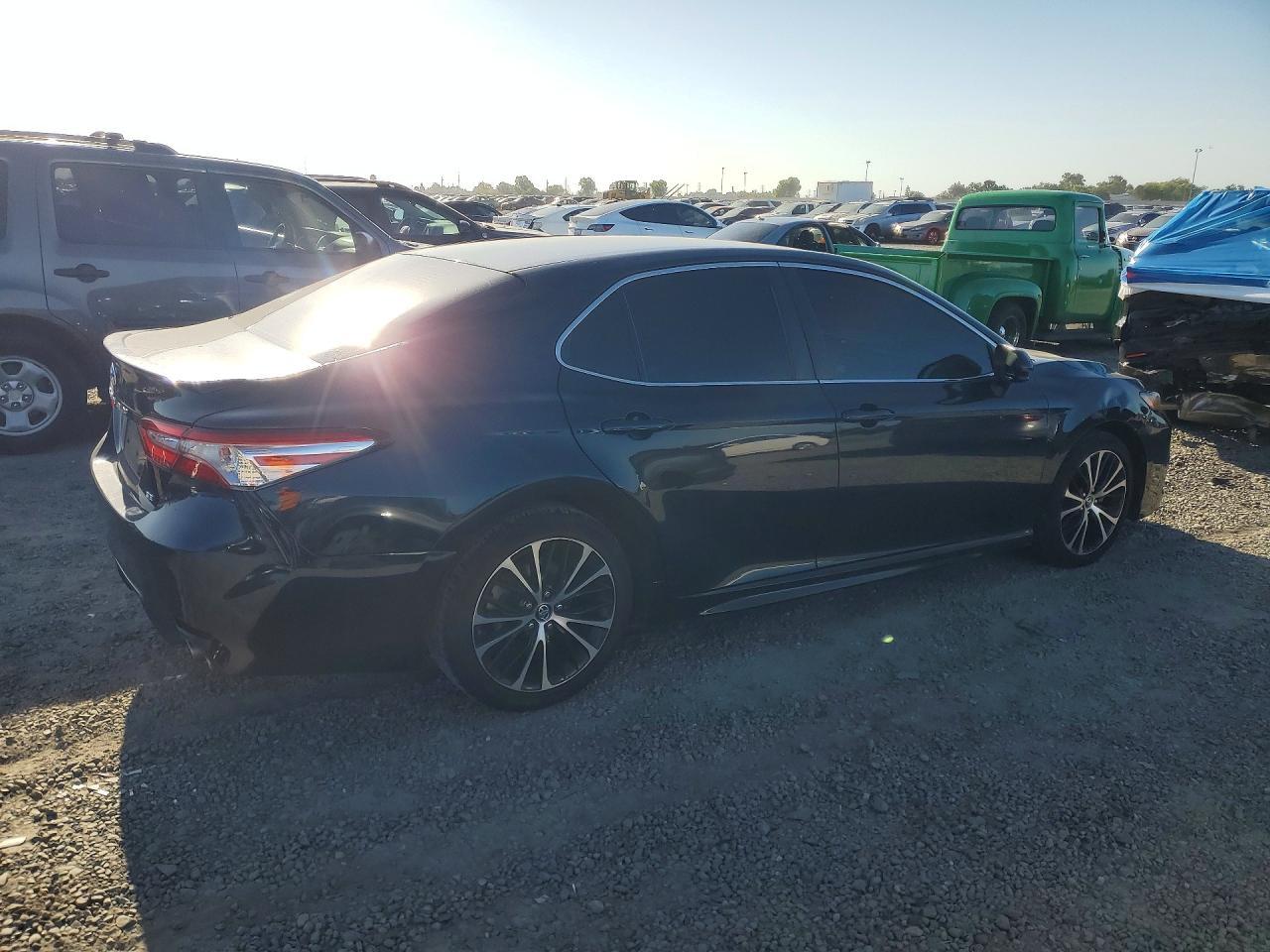 2018 Toyota Camry Se - zdjęcie 3