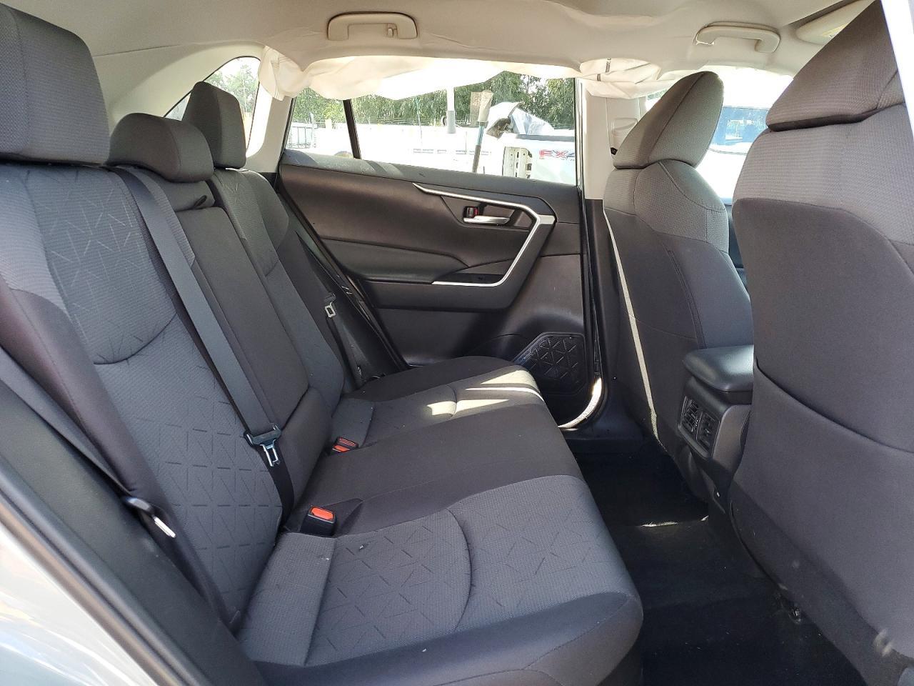 2021 Toyota Rav4 Hybrid Xle - zdjęcie 11