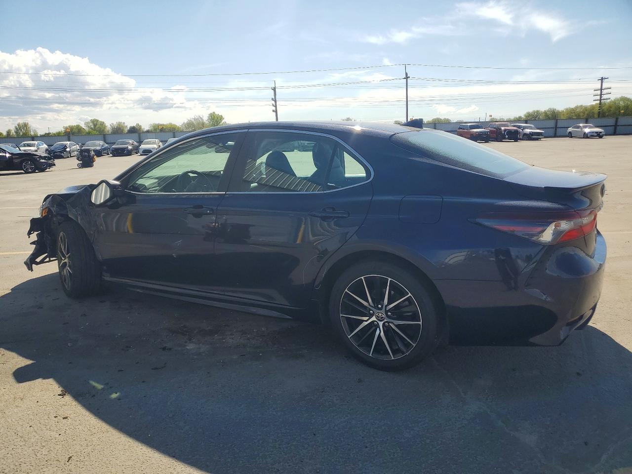 2022 Toyota Camry Se - zdjęcie 2