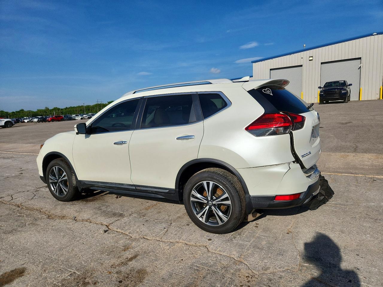 2017 Nissan Rogue - zdjęcie 2
